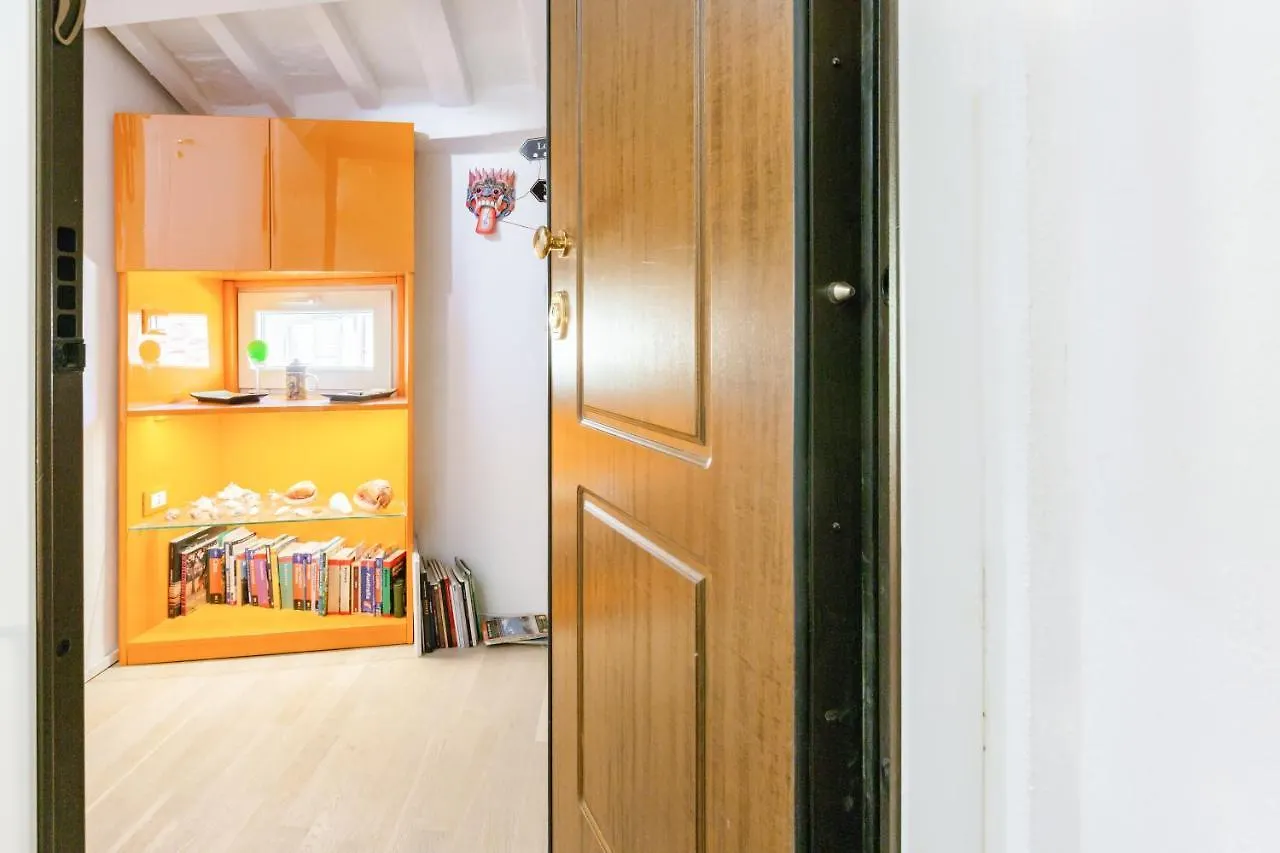 Piazza Dei Cavalieri Orange Attic Apartment Pisa Italy